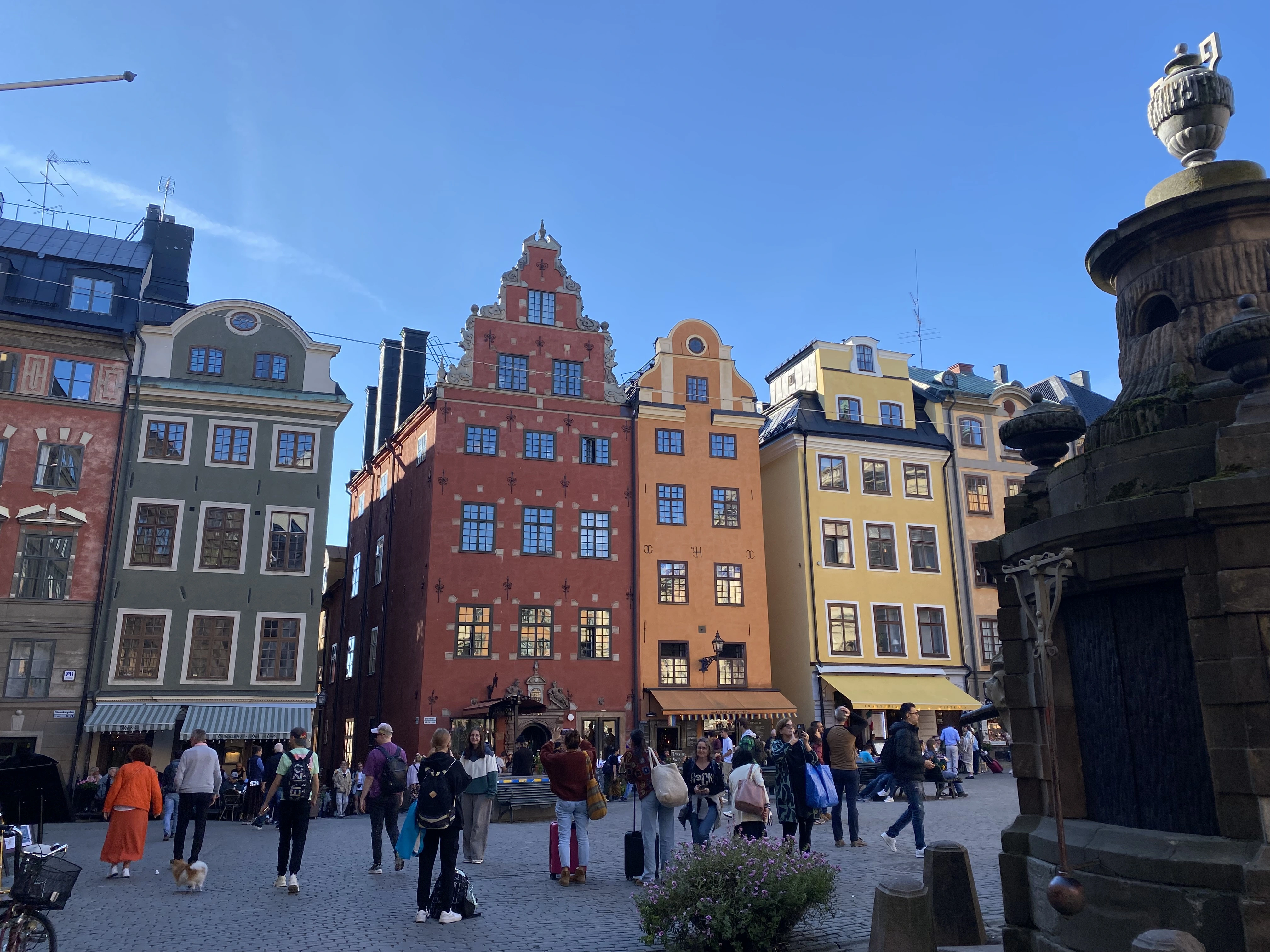 Huizen in Gamla Stan van Stockholm
