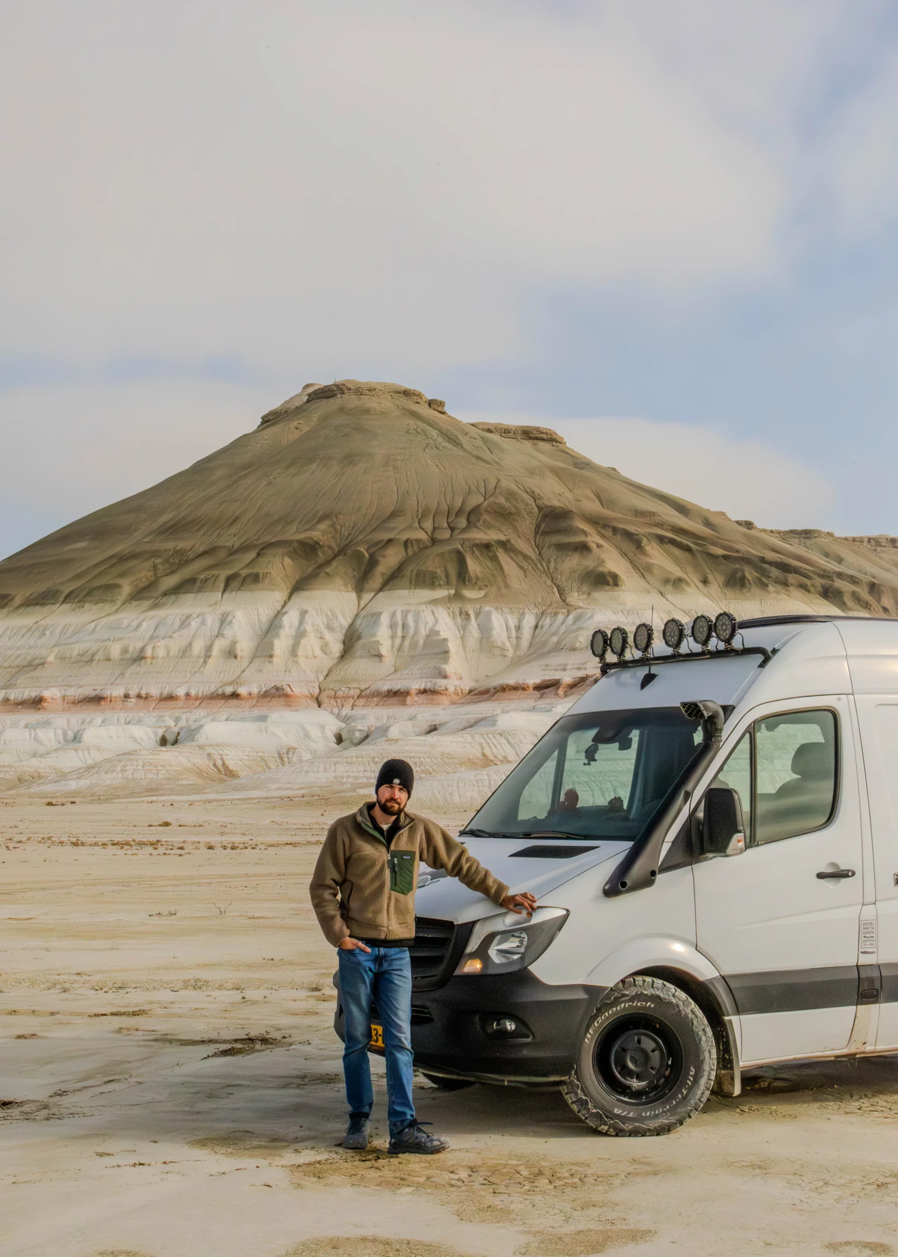 Sander met buscamper Mount Bokty