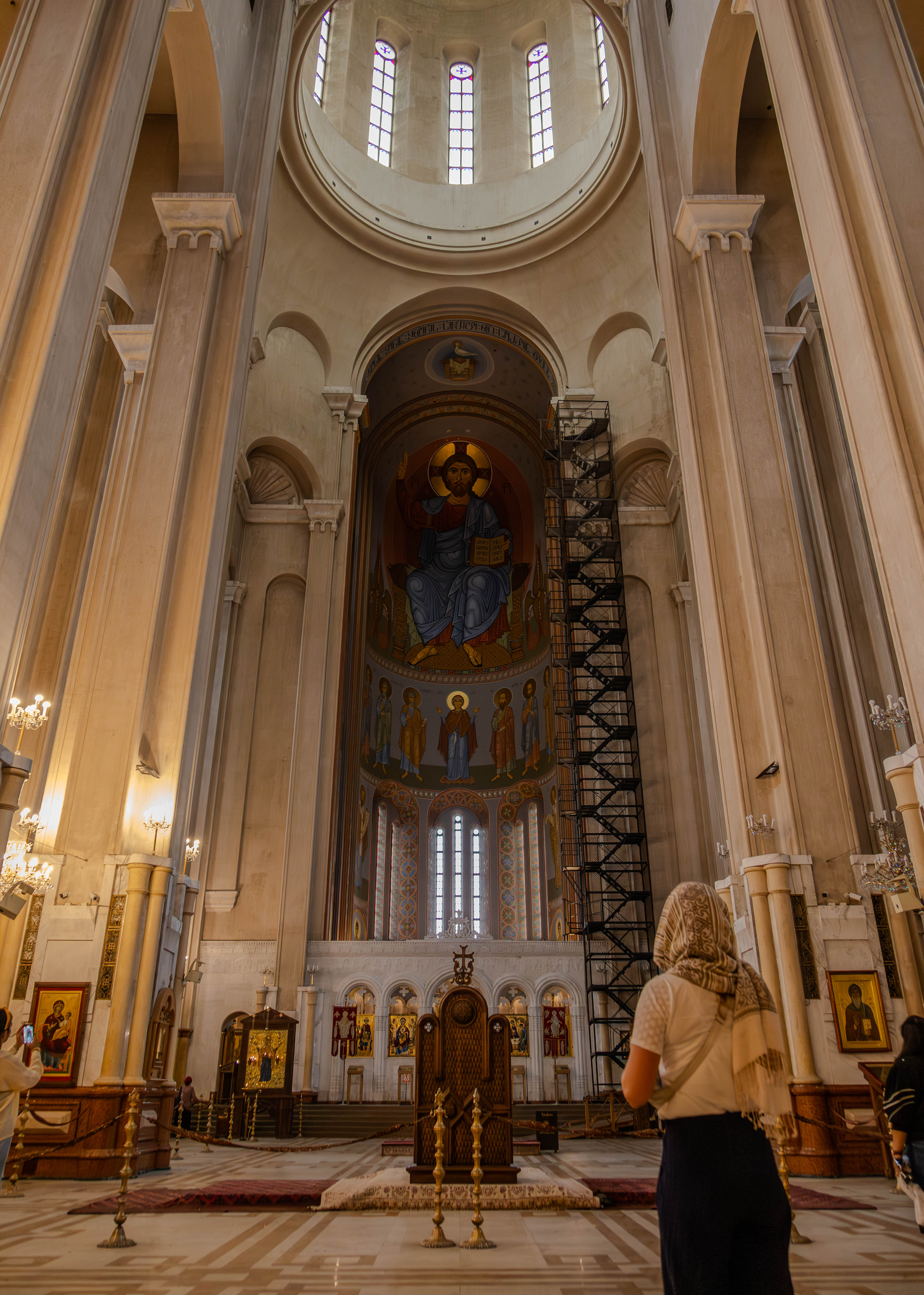 Binnenkant Holy Trinity Kerk in Tblisi