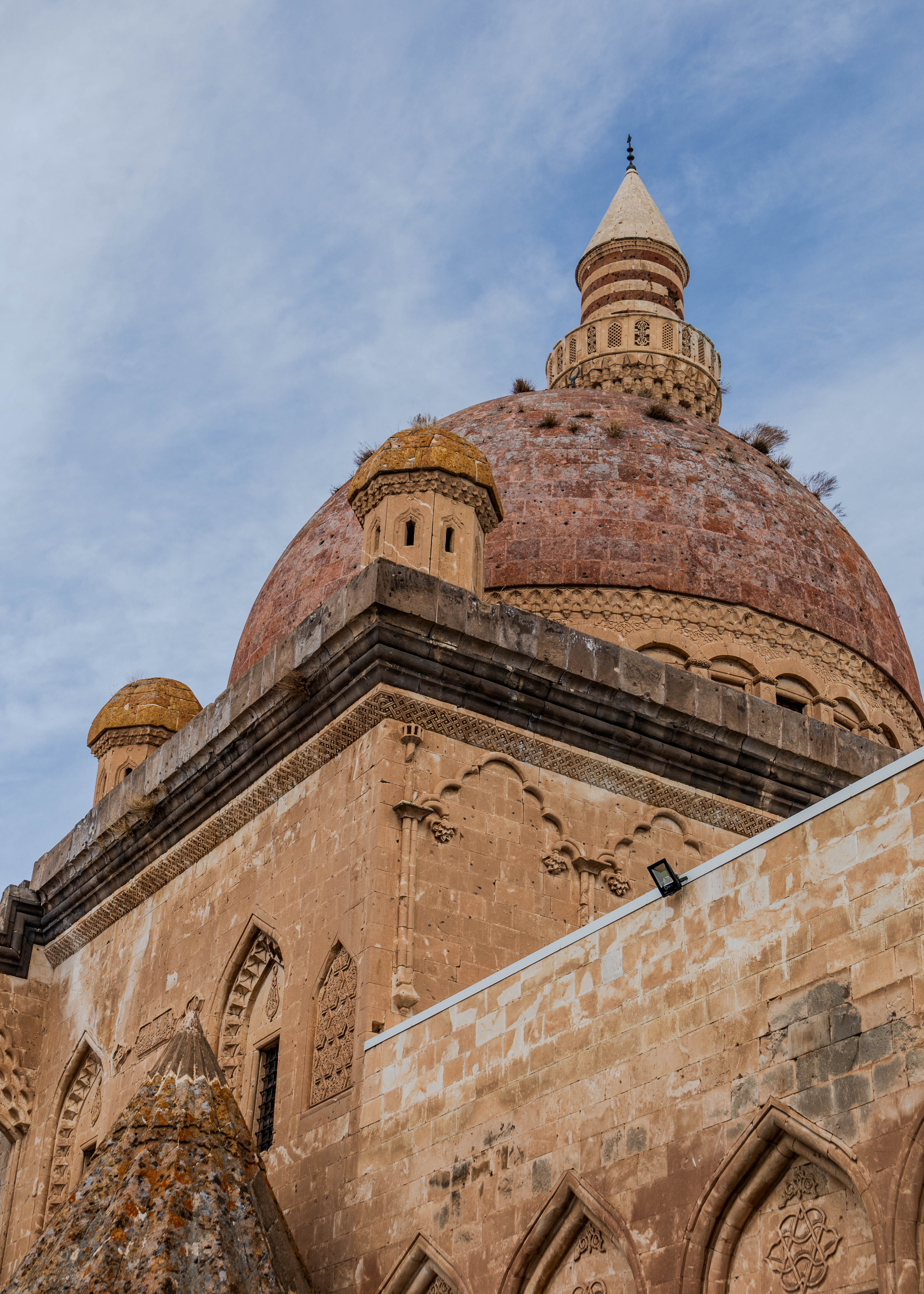 Close up Ishak Pasha Palace in Turkije
