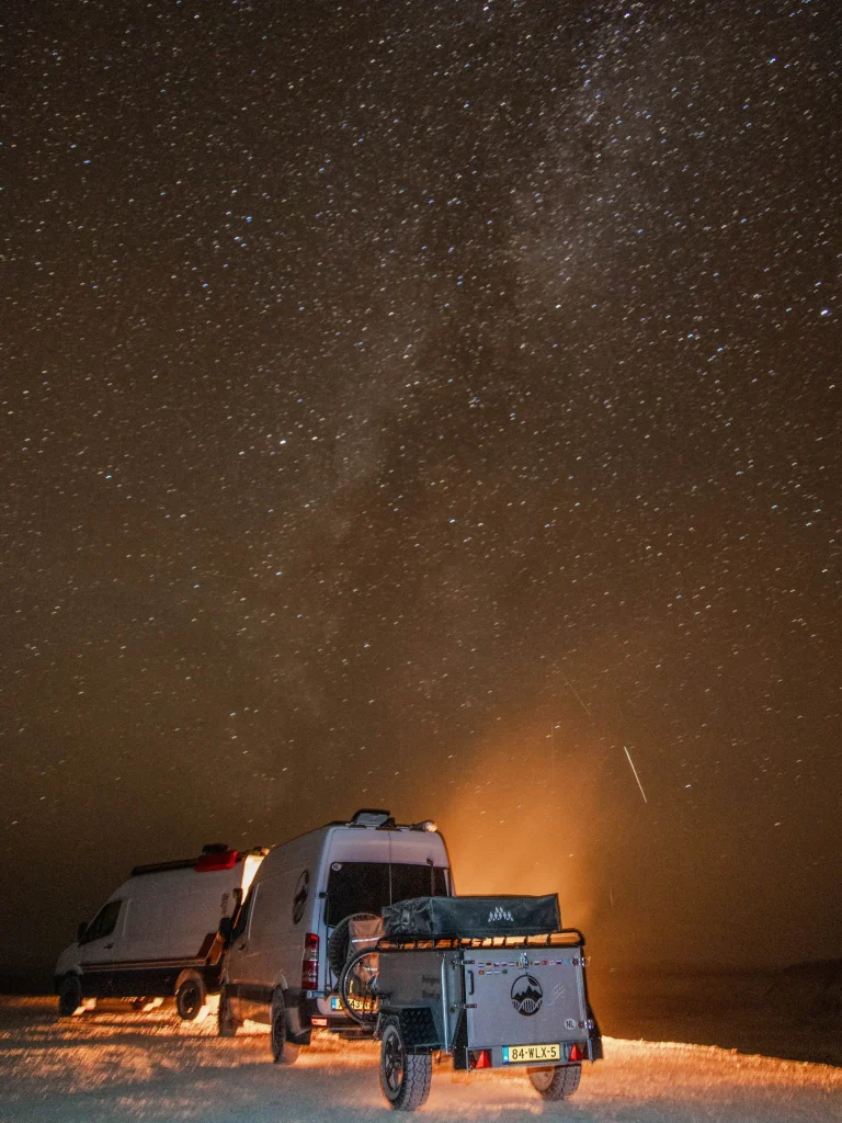 Buscamper s'nachts met sterren